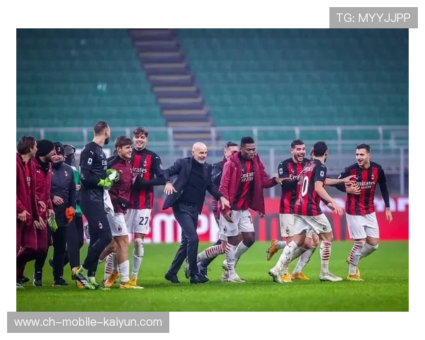 曼联球迷集体请愿，要求立即签下意甲铁卫，曼联why always us