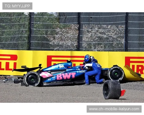 F1维修区惊魂一幕：车队喊停太晚，差点酿成连环撞