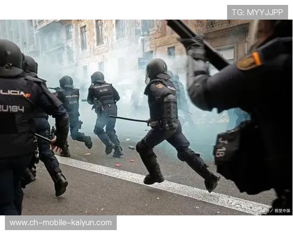 CS2小组赛狙击手高台一枪锁头点燃现场 CS2小组赛狙击手高台一枪锁头点燃现场