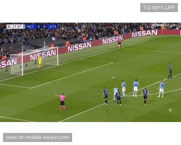 曼城边路三人小配合，多库送出助攻哈兰德轻松抢点