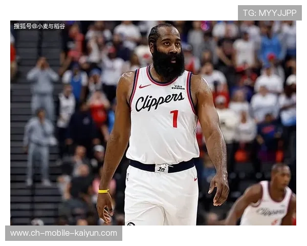 哈登精准分球,快船后场攻防俱佳