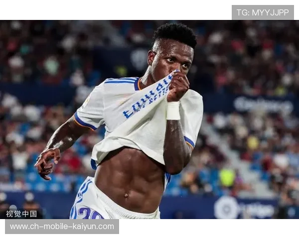 罗德里戈横敲维尼修斯补射入网